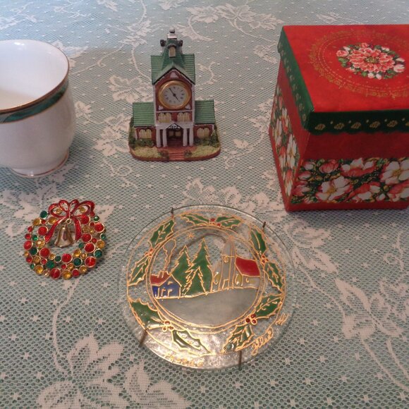 CHRISTMAS PIN TOWER CLOCK ENGLISH CUP GLASS WREATHE BOX LOT - Picture 12 of 15